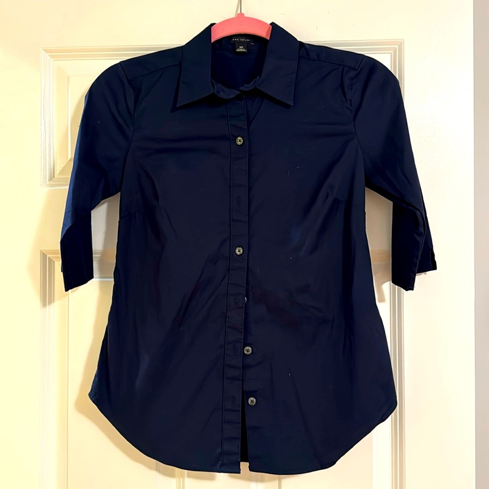 Ann Taylor tailored blouse. Size 00.